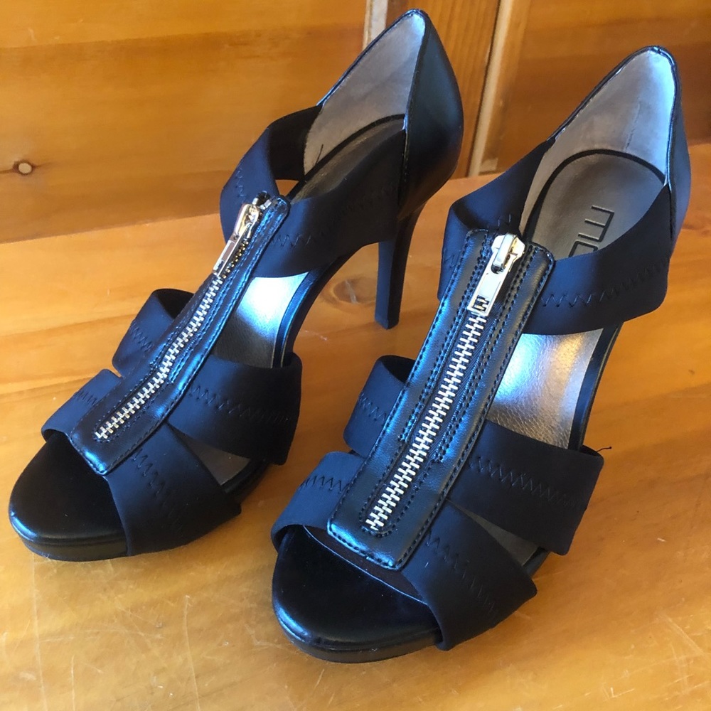 MODA Spana Sandals with top zipper